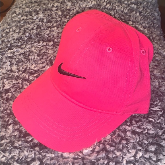 hot pink nike hat